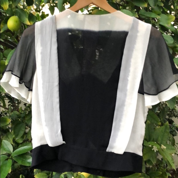 Delicate top with unique style - Picture 5 of 5